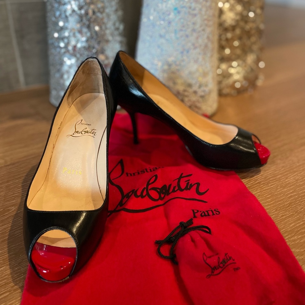 CHRISTIAN LOUBOUTIN black peep toe leather pump, signature red bottom, size EU35